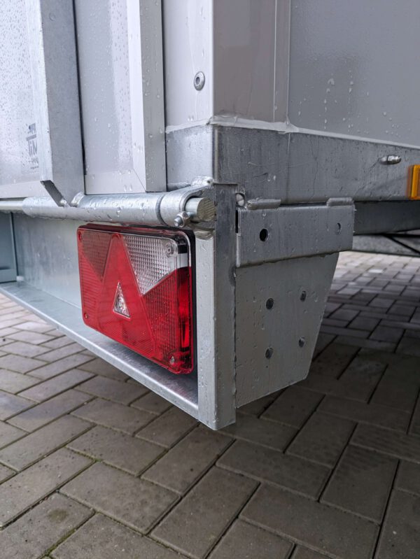 Kofferanhänger 306x154x200 2000kg  Auffahrrampe – Bild 8