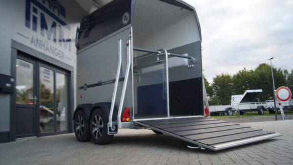 Pferdeanhänger Performance Voll-Aluminium 308x136x236 2400kg – Bild 6