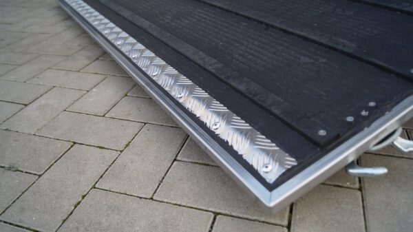 Pferdeanhänger Performance Voll-Aluminium 308x136x236 2400kg – Bild 9