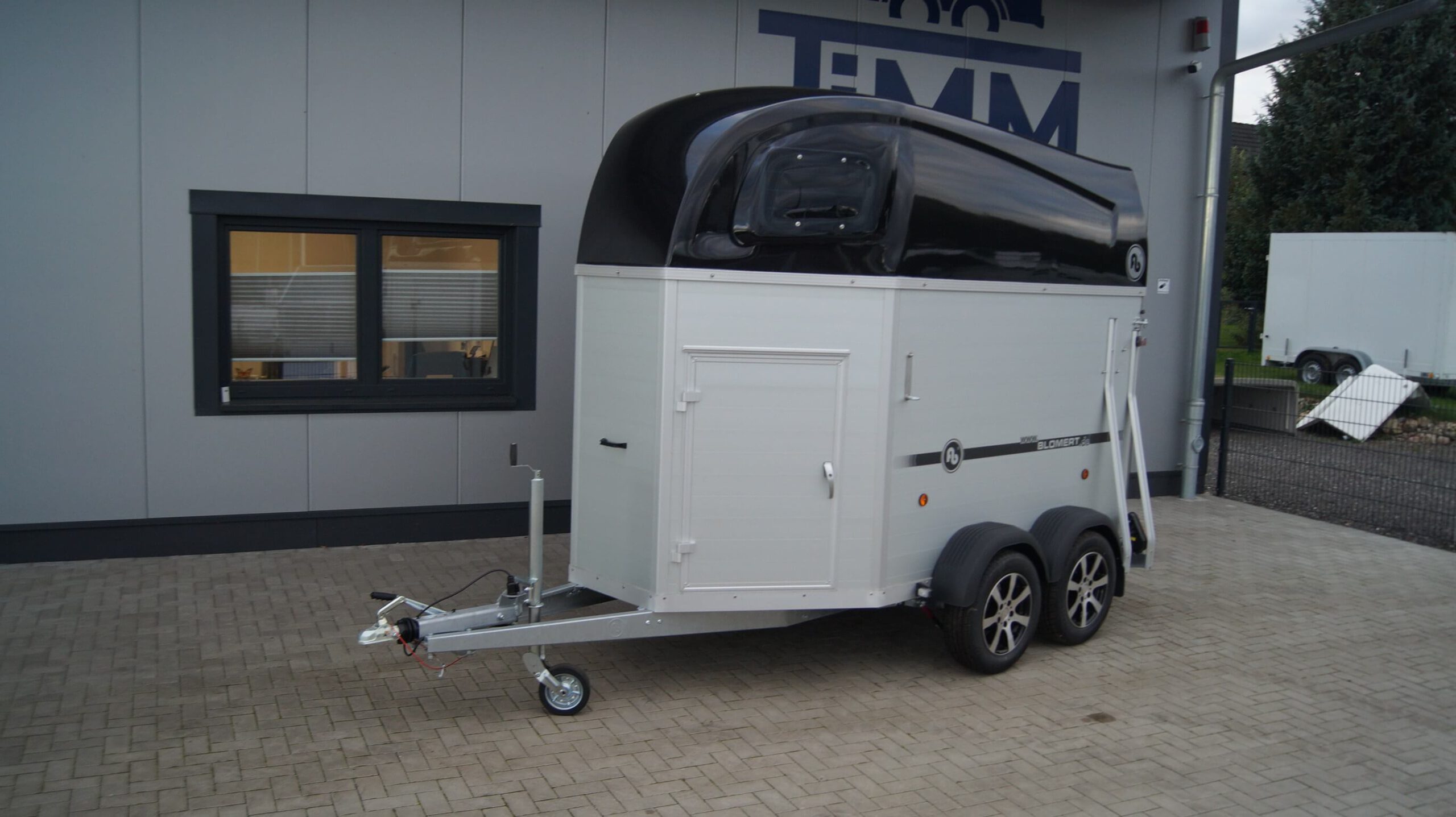 Pferdeanhänger Performance Voll-Aluminium 308x136x236 2400kg