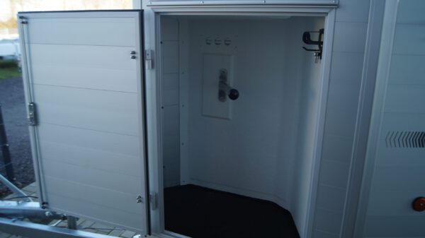 Pferdeanhänger Performance Voll-Aluminium 3,08x1,36x2,38 1500kg – Bild 9