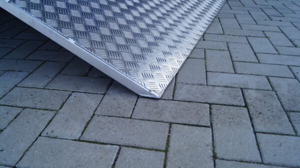 Tieflader 255x153cm 1500kg gebremst Rampe Plane Winde – Bild 12